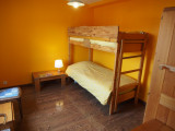 Premier étage : chambre 6 jaune