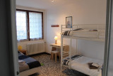 Chambre 4, rez de chaussée,
Lits superposés 90x200
2 Lits simples 90x200