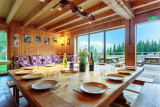Évasion au Naturel - Balcon de Marcieu - coin salle à manger du gite de groupe -  col de Marcieu en Chartreuse