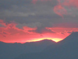 Vue sur le Vercors et la Chartreuse avec de flamboyants couchés de soleil
