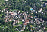 Centre du village et la piscine situés a environs 2kms du gite.