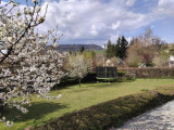 Jardin avec trampoline