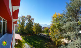 Vue du séjour, sur le parc, les montagnes