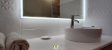 Salle de bain avec douche, WC et lave linge - © Gîtes de France Salle de bain avec douche, WC et lave linge