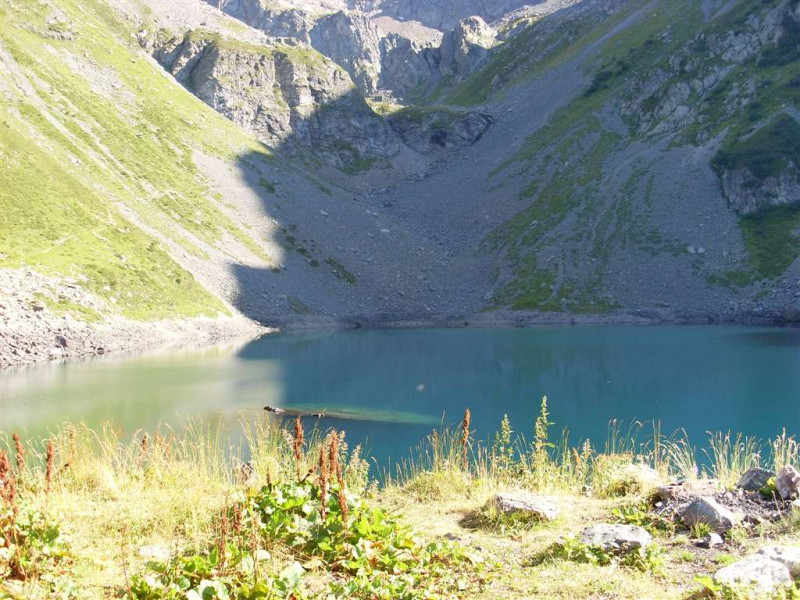 Ballade en montagne,le lac de crop