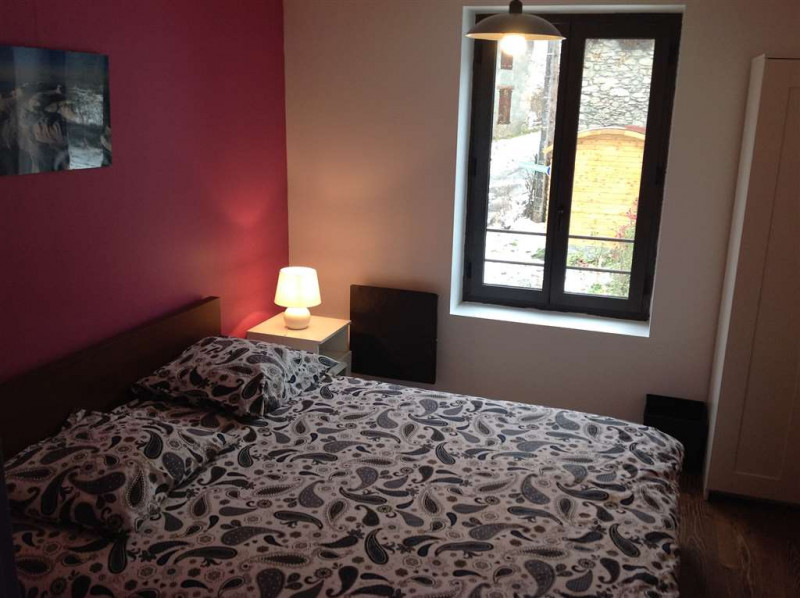 La chambre bleu et rose avec un grand lit de 160 cm.(1er étage) - © Gîtes de France La chambre bleu et rose avec un grand lit de 160 cm.(1er étage)