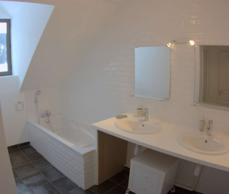 Troisième salle de bain avec grande baignoire (2ème étage). - © Gîtes de France Troisième salle de bain avec grande baignoire (2ème étage).