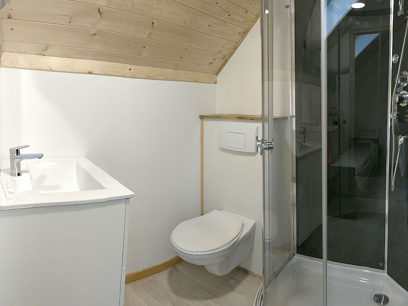 Salle d'eau - © Camping Les 7 Laux Salle d'eau