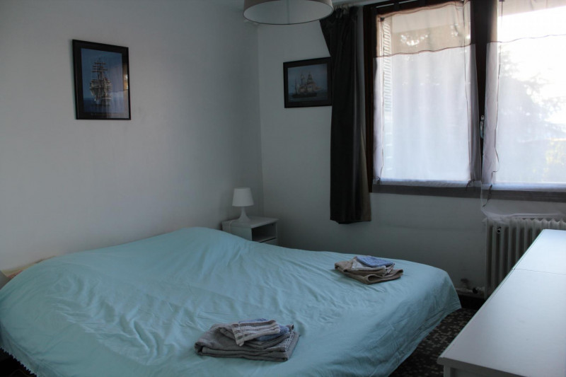 Chambre 3 Rez-de-Chaussée
Deux lits simples 90x200 qui peuvent être réunis en un lit double - © Gîtes de France Chambre 3 Rez-de-Chaussée
Deux lits simples 90x200 qui peuvent être réunis en un lit double