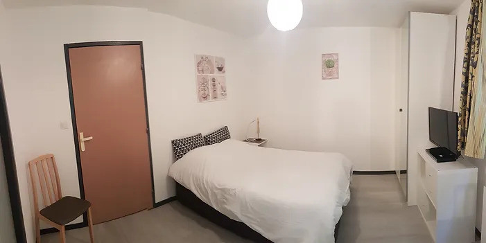 Lit double - Studio Thermotel n°208 - © Audry Lit double - Studio Thermotel n°208