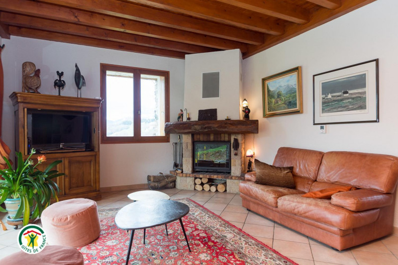 Salon Niveau 1, coin cheminée - © Gîtes de France Salon Niveau 1, coin cheminée