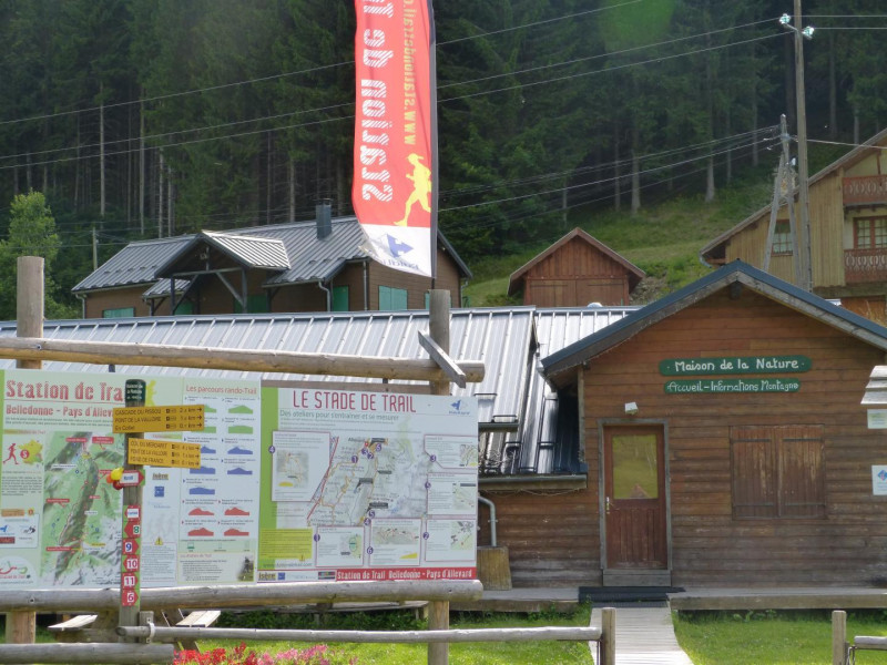 Maison de la Nature Départ Trail - © Gîtes de France Maison de la Nature Départ Trail