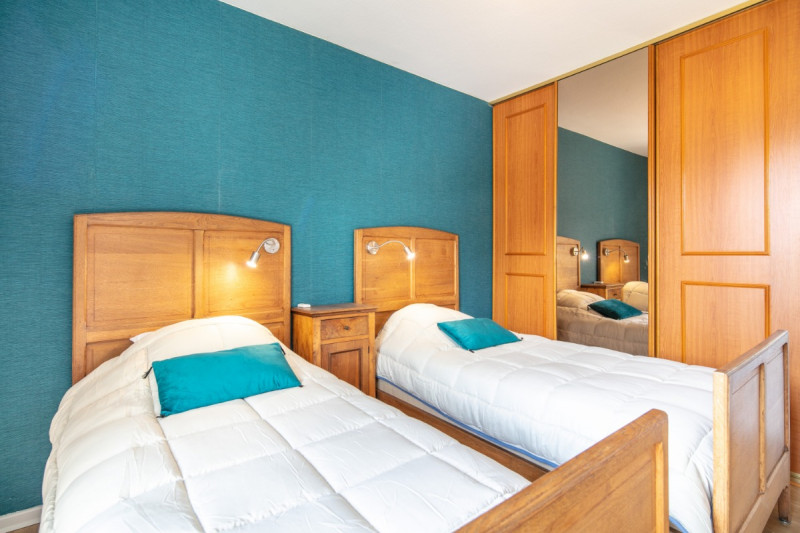 Chambre avec lits simples - Appartement dans maison La Valentine n°117 - © Clévacances Chambre avec lits simples - Appartement dans maison La Valentine n°117