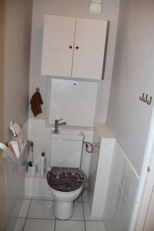 Toilettes - Appartement dans résidence Jardin des Thermes n°200 - © Chevrier Toilettes - Appartement dans résidence Jardin des Thermes n°200