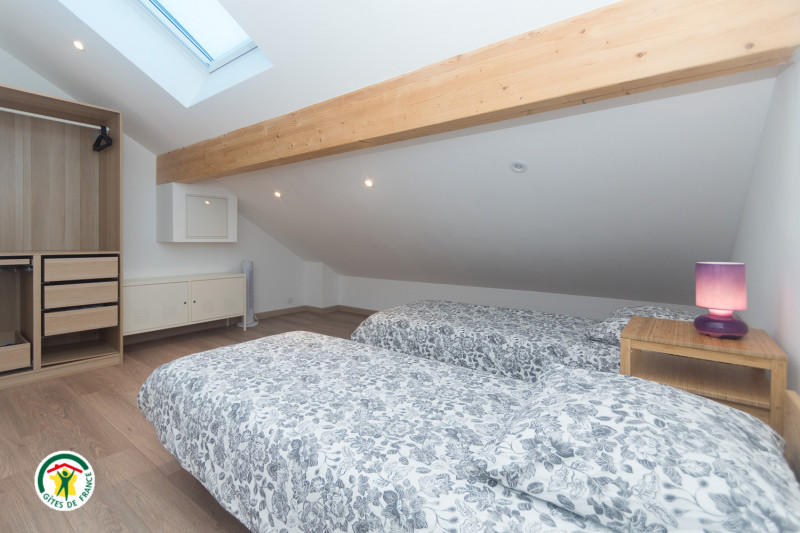 Ch. enfants en soupente au 1er
2 lits 80x200cm - © Gîtes de France Ch. enfants en soupente au 1er
2 lits 80x200cm