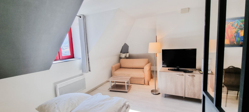 crosazsalon_2.jpg crosazsalon_2.jpg