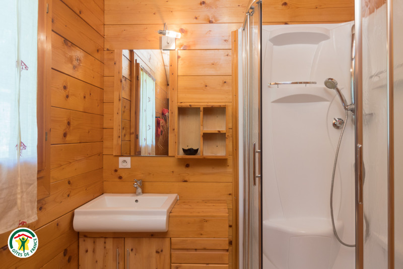 S.d'eau-wc étage - © Gîtes de France S.d'eau-wc étage