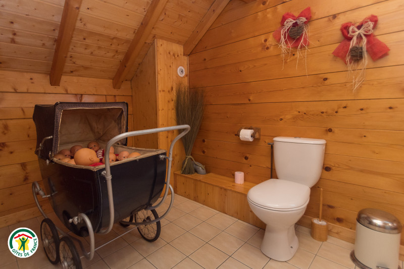 S.d'eau-wc étage - © Gîtes de France S.d'eau-wc étage