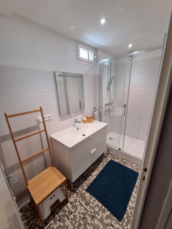 Salle de douche au rez de chaussée refaite à neuf en 2022 - © Gîtes de France Salle de douche au rez de chaussée refaite à neuf en 2022