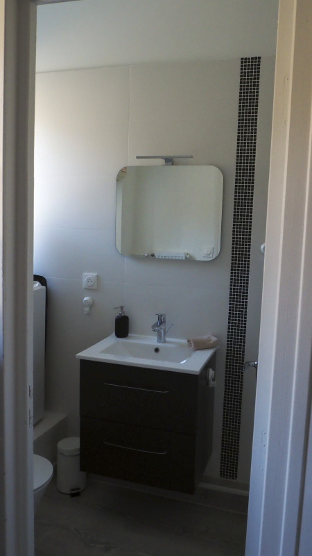 Salle de douche - Studio le Rocher n°202 - © FD Salle de douche - Studio le Rocher n°202