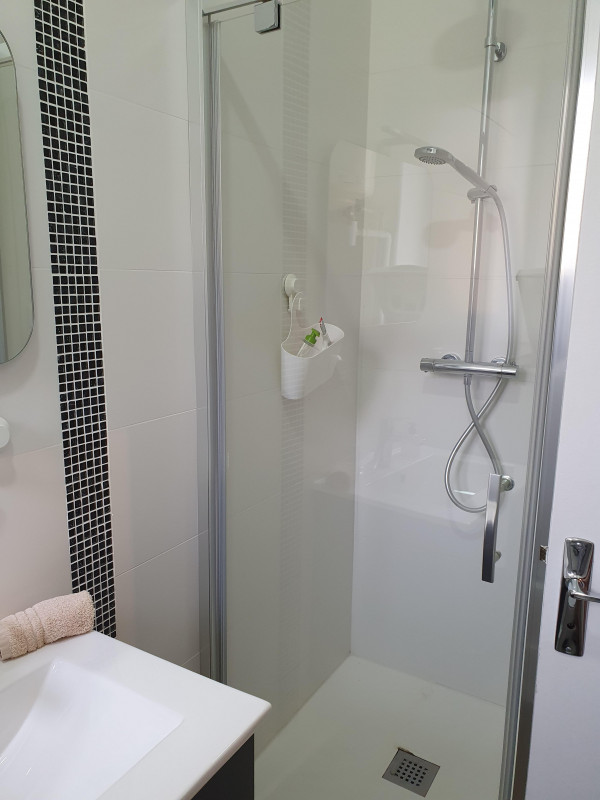 Douche - Studio le Rocher n°202 - © FD Douche - Studio le Rocher n°202