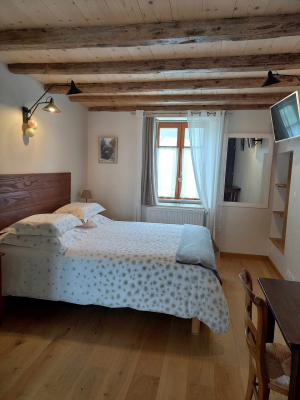 Chambre - © Gîte sous les trois pics Chambre