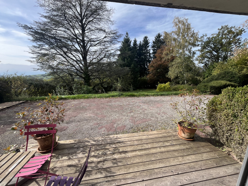 Vue depuis la cuisine - Appartement dans maison n°120 - © E Tyler Vue depuis la cuisine - Appartement dans maison n°120