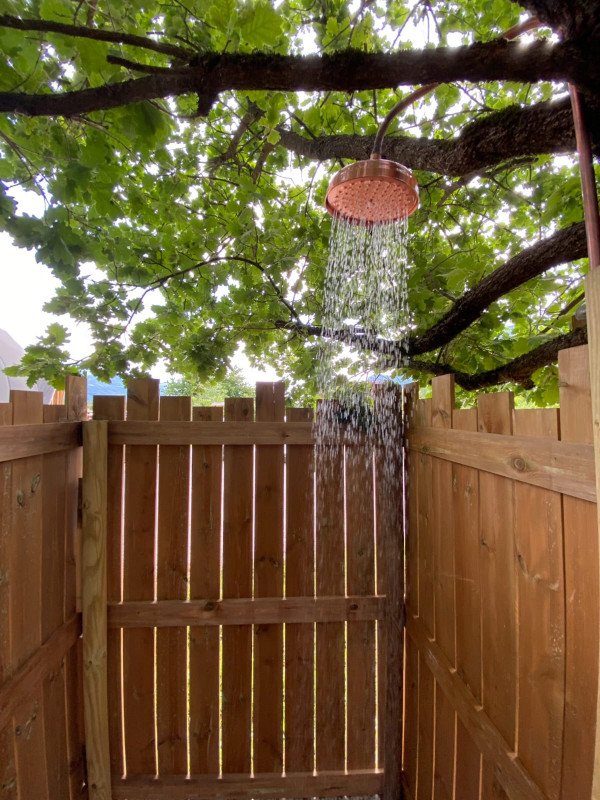 Douche extérieure - © Rucat Douche extérieure