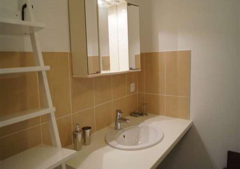 Premier étage : salle de bain n°3 - © Gîtes de France Premier étage : salle de bain n°3