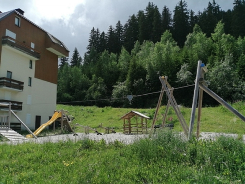 parc jeux enfants près de la résidence - © Mme Landragin parc jeux enfants près de la résidence