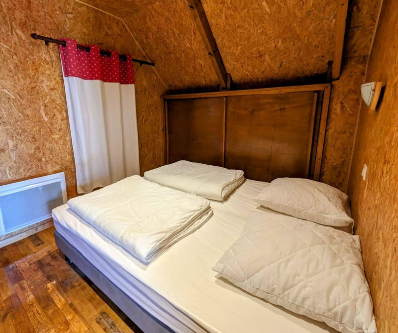 Chambre 2 lits simples , literie changer en janv 2024. - © Gîtes de France Chambre 2 lits simples , literie changer en janv 2024.