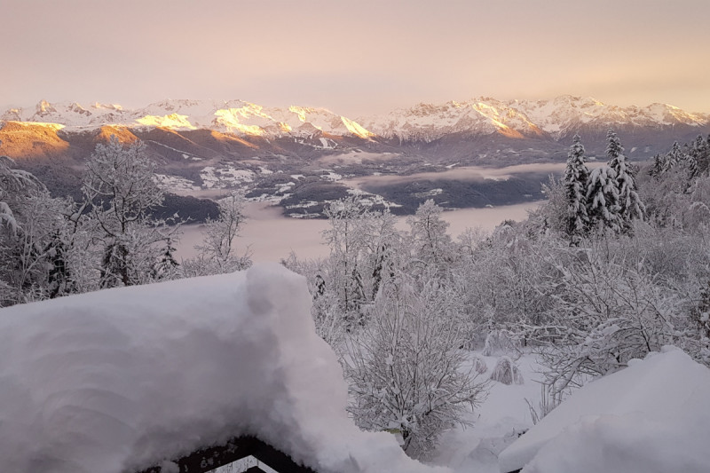 Evasion au Naturel - Balcon de Marcieu - vue de la terrasse du gite de groupe - après une chute de neige en hiver au col de Marcieu en Chartreuse