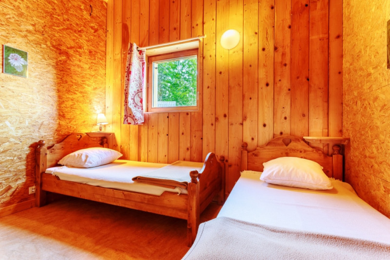 Evasion au Naturel - Balcon de Marcieu - chambre blanche - 2 personnes avec coin salle de bain (douche et  lavabo) - col de Marcieu en Chartreuse