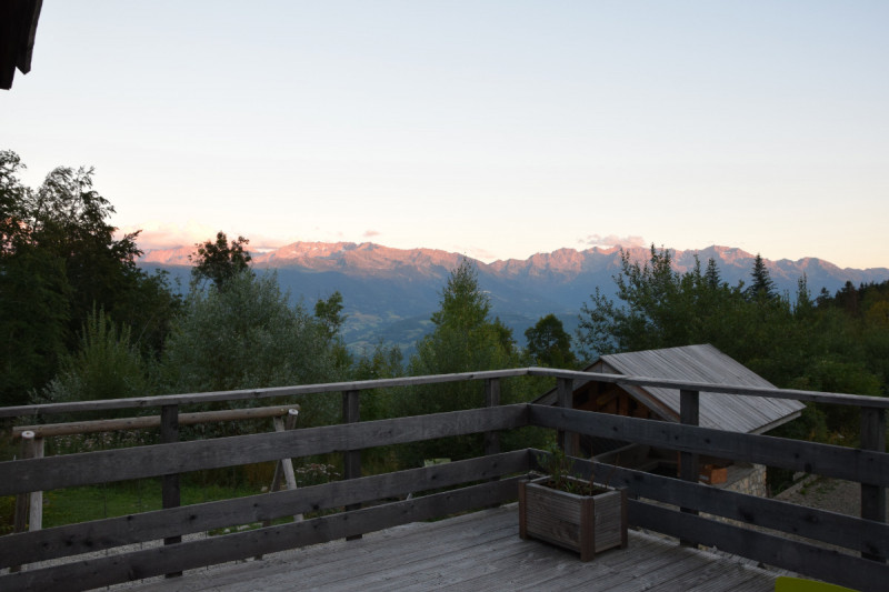 Evasion au Naturel - Balcon de Marcieu - vue sur Belledonne depuis la terrasse du gite de groupe -  col de Marcieu en Chartreuse