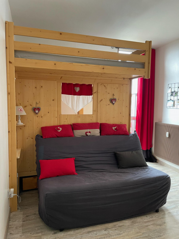 poustoly1.jpeg poustoly1.jpeg