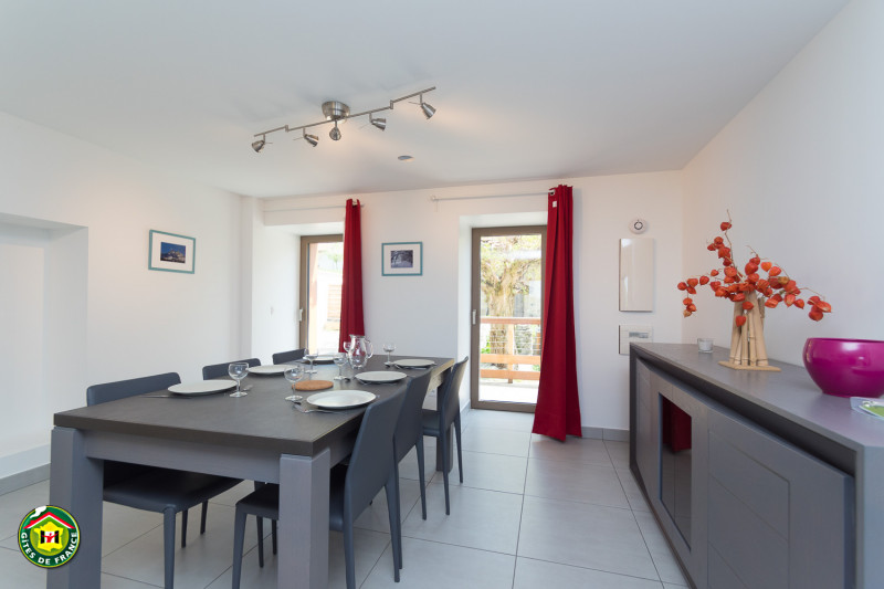 Grand séjour & son salon, TV écran plat & wifi - © Gîtes de France Grand séjour & son salon, TV écran plat & wifi