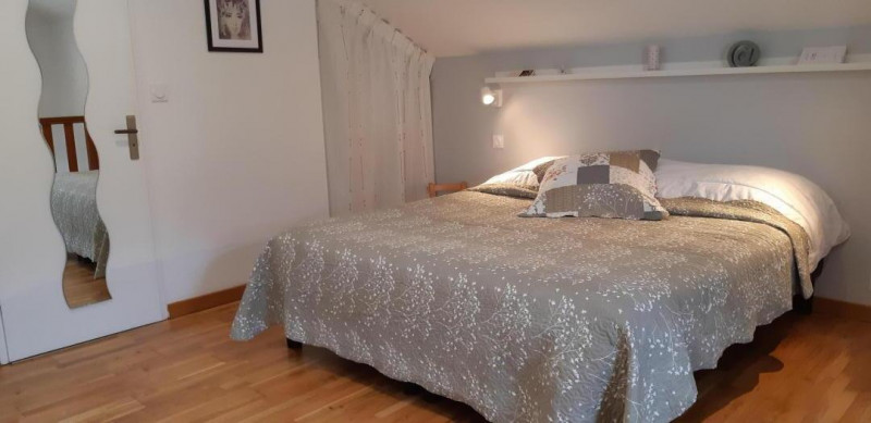 Chambre en mezzanine avec salle d'eau attenante - © Gîtes de France Chambre en mezzanine avec salle d'eau attenante