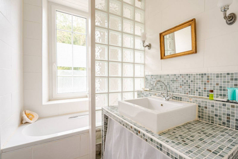 Salle de bains - Studio le Louvre n°2815 - © Younes Falti Salle de bains - Studio le Louvre n°2815