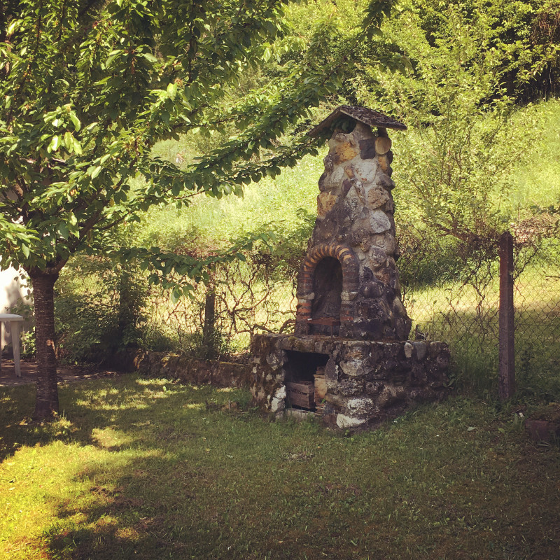 Barbecue dans le jardin - © Dominique MARTINEZ-MARECHAL Barbecue dans le jardin