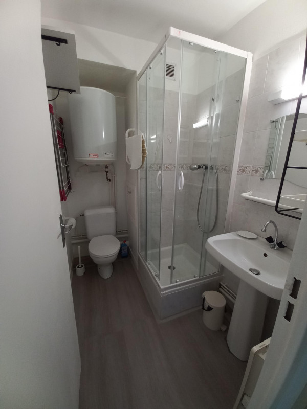 salle de bain + WC - Studio l'Orée du Parc n°29