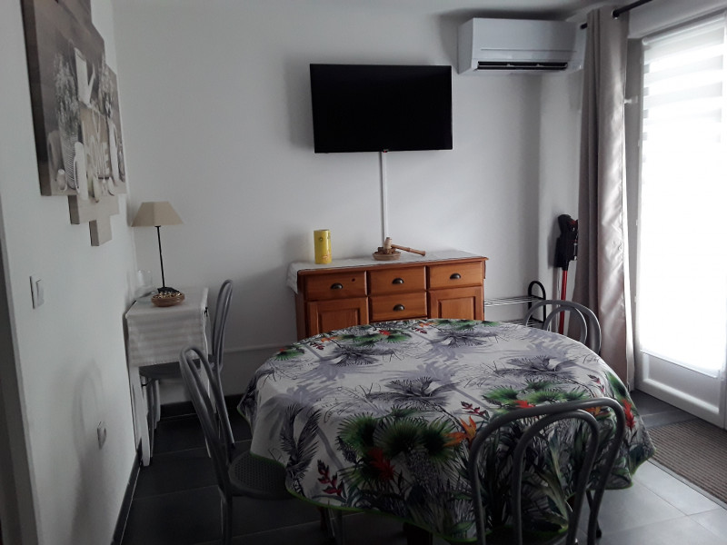 COIN REPAS - Le logis - © ROBERT PATRICK COIN REPAS - Le logis