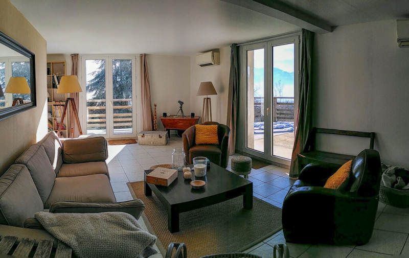 le_salon_et_sa_vue_sur_lest_et_le_sud_1024x646.jpg - © Le Petit Roc le_salon_et_sa_vue_sur_lest_et_le_sud_1024x646.jpg