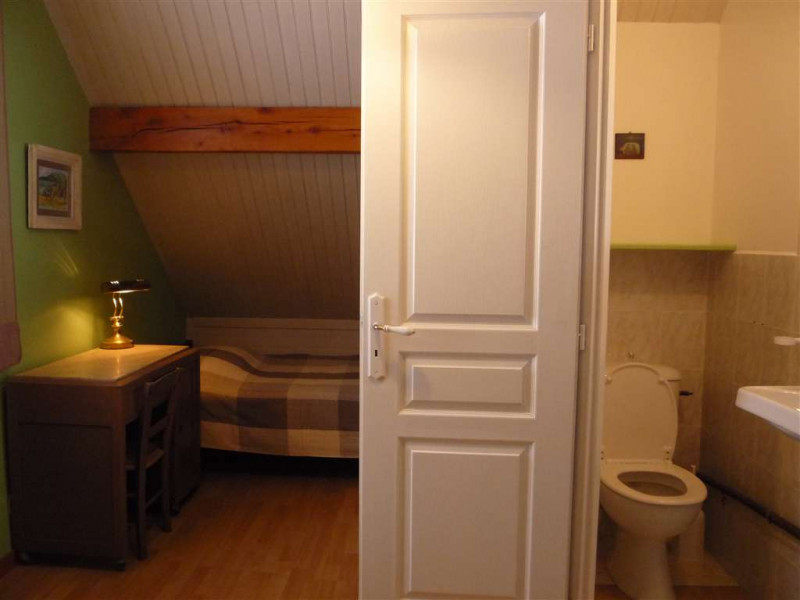 salle d'eau de la chambre à trois lits