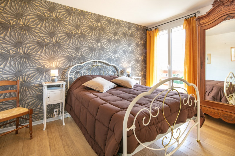 Chambre double - Appartement dans maison La Valentine n°117 - © Clévacances Chambre double - Appartement dans maison La Valentine n°117