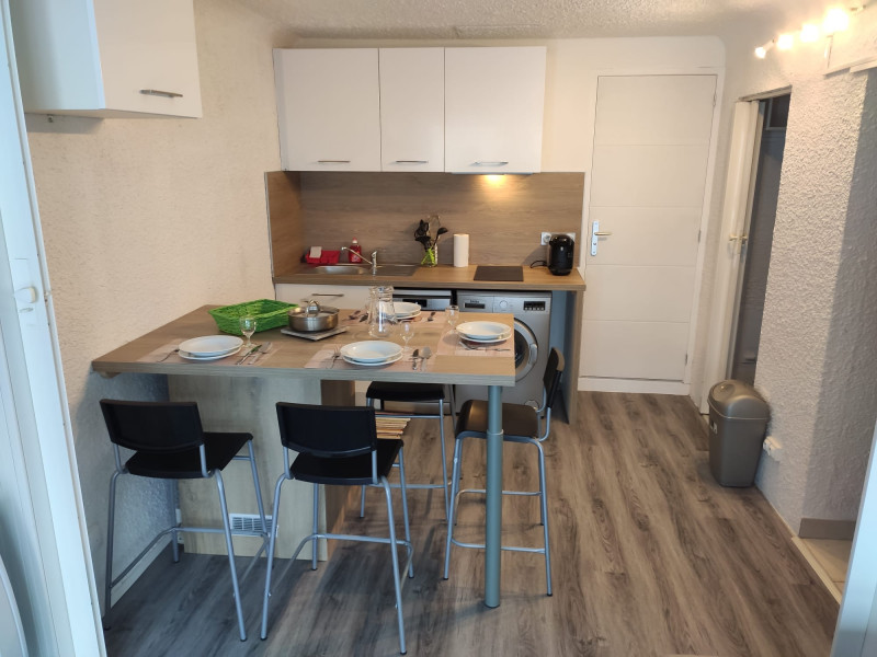 Salon - cuisine -Bâtiment Le Mazot