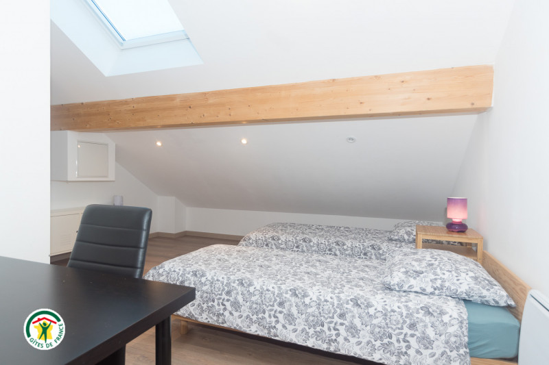 Ch. enfants en soupente au 1er