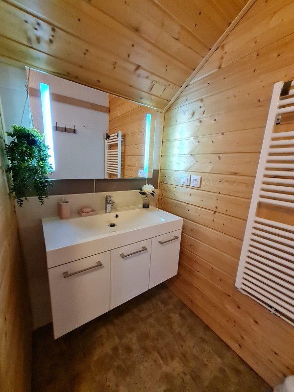 Salle de bains - La Gleyzinière N°4 - © Oui Salle de bains - La Gleyzinière N°4