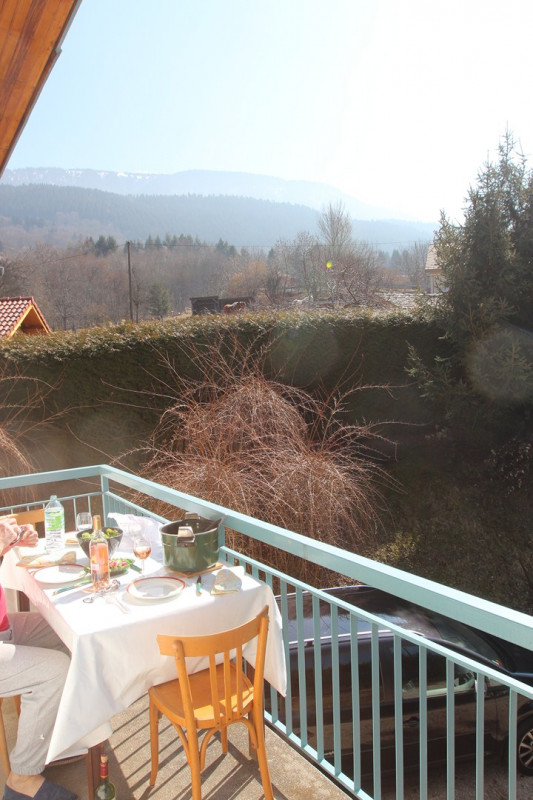Accès au balcon, possibilité de manger dessus au soleil