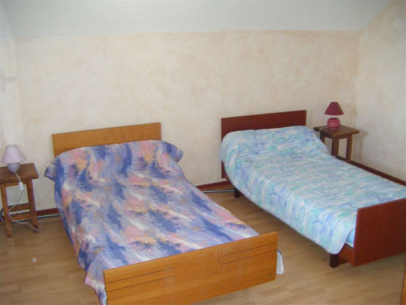 Chambre double à l'étage: 2 lits 1 personne