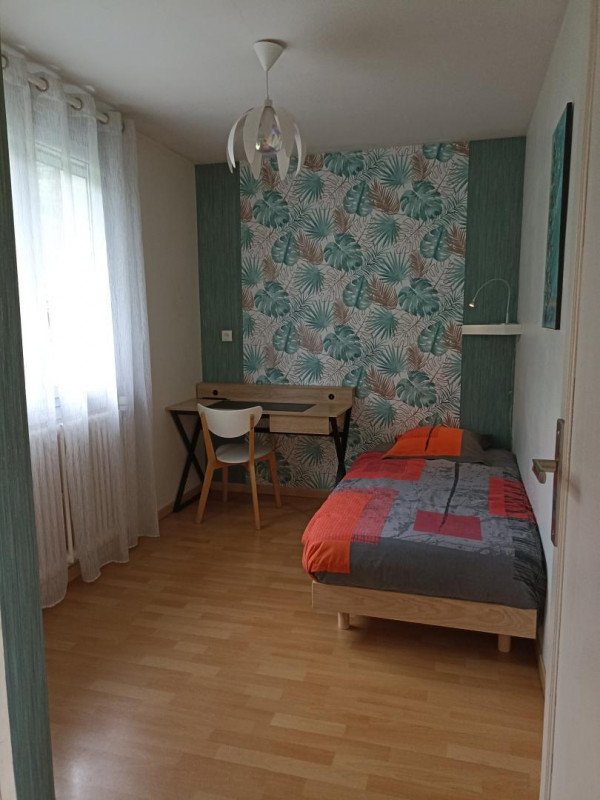 Chambre 2 à l'étage. Lit 90x190